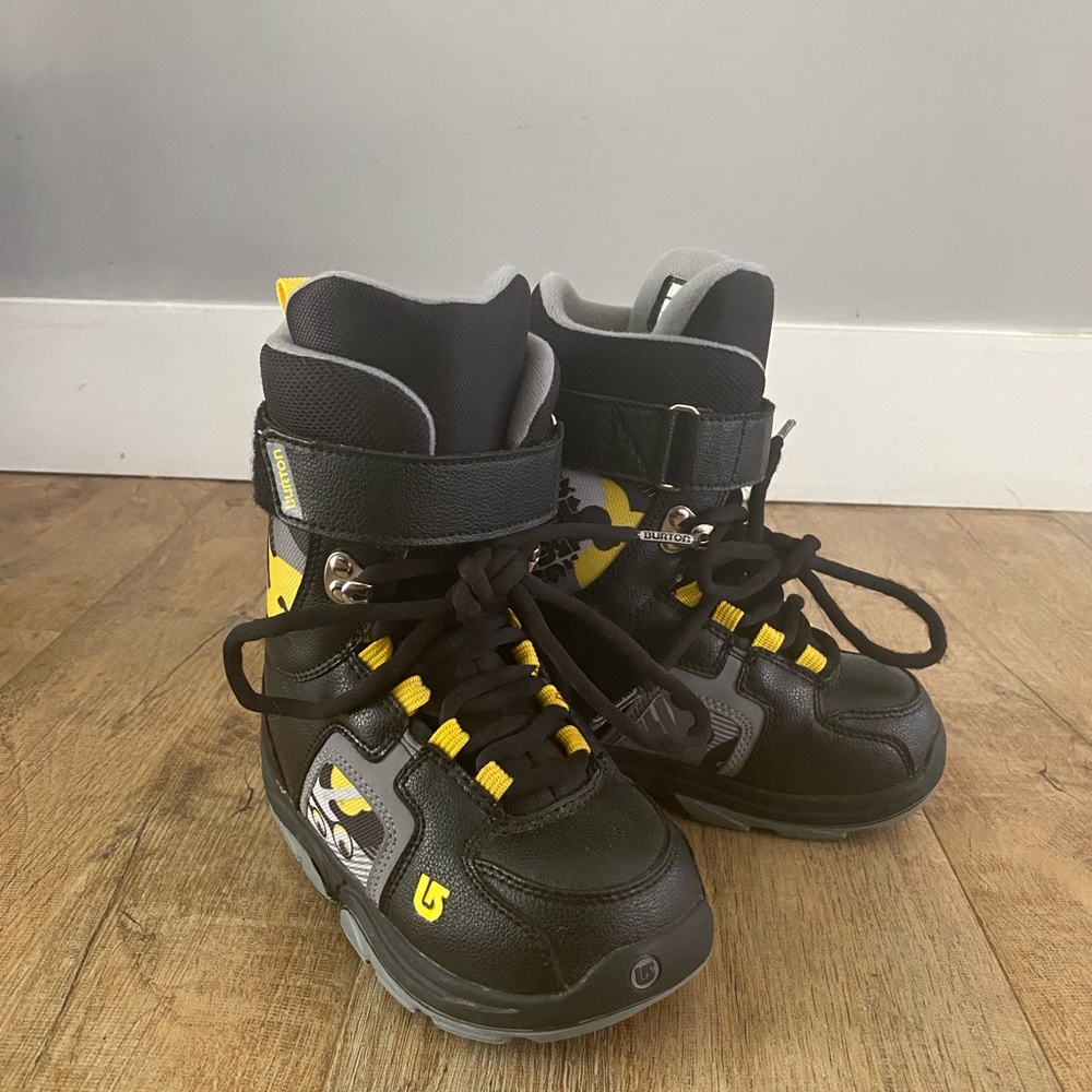 Burton Kids Freestyle Snowboard Boots Size 2